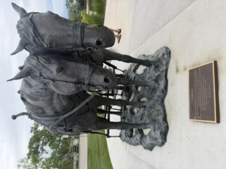 Full sculpture outside the Archway Monument